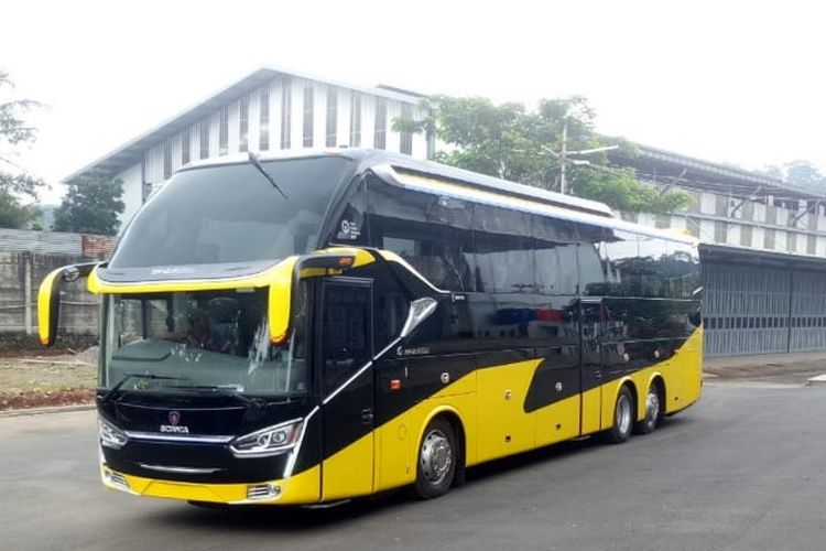 Bodi bus Legacy SR2 XHD Prime buatan Karoseri Laksana 