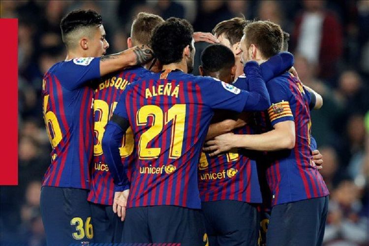 Para pemain Barcelona merayakan gol ke gawang Cultural Leonesa pada pertandingan babak 32 besar Copa del Rey di Stadion Camp Nou, 5 Desember 2018. 