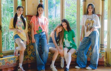 NewJeans merupakan girl group rookie di bawah naungan ADOR, agensi baru yang merupakan anak perusahaan HYBE.