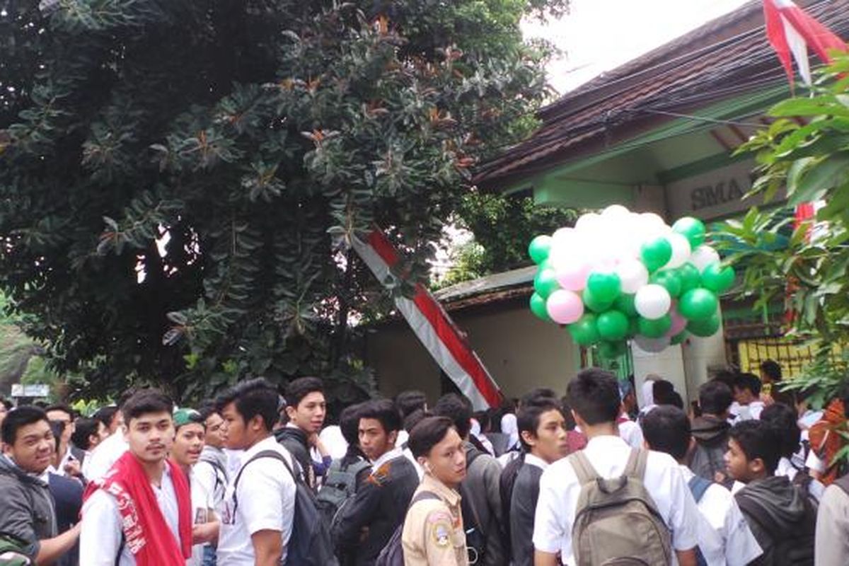 Kejutan siswa SMA Negeri 112 kepada para guru di Hari Guru Nasional, Rabu (25/11/2015). 