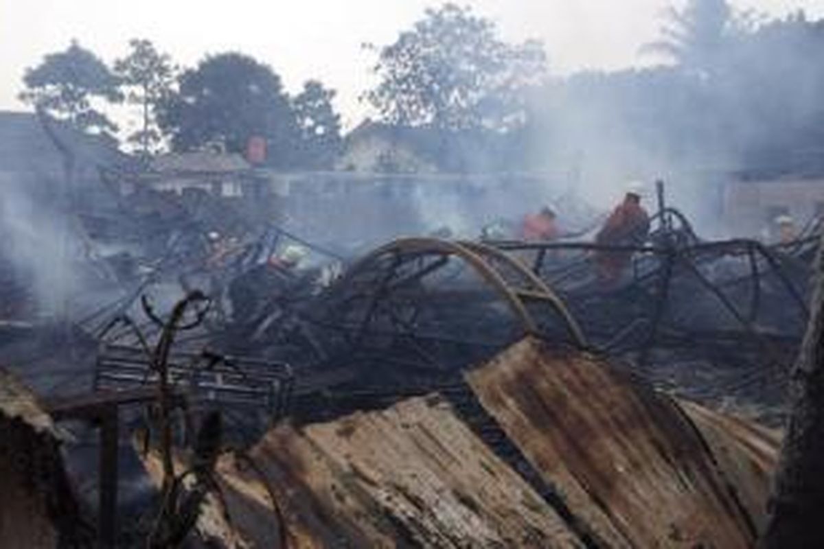Sebanyak 10 kontrakan dan dua gudang terbakar di Jalan Perdagangan Dalam RT 02/03 Bintaro, Pesangrahan, Jakarta Selatan. Peristiwa terjadi pada Senin (27/10/2014) pukul 10.40. 