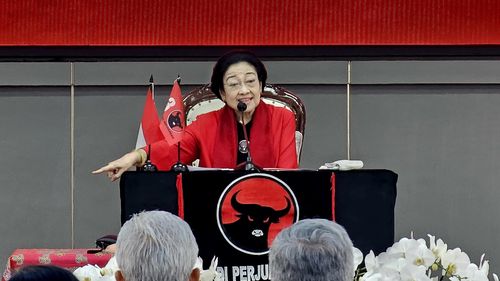 Absennya Jokowi di HUT PDI-P dan Sapaan Hangat Megawati ke Wapres hingga Para Menteri...