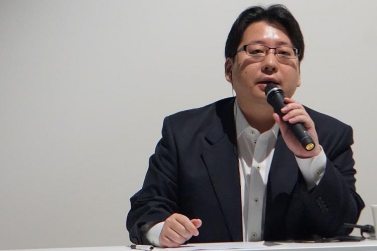 Chief of Social Media Officer Line, Jun Masuda, saat menjawab pertanyaan dari media