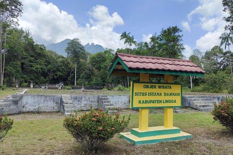 Situs Istana Damnah di Kabupaten Lingga, Kepulauan Riau.