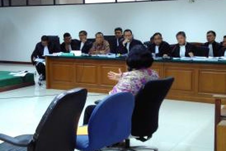 Mantan Kepala Bagian Tata Usaha Pimpinan Kemenbudpar bersaksi dalam sidang
perkara mantan Menteri Kebudayaan dan Pariwisata Jero Wacik di Pengadilan
Tipikor, Jakarta, Senin (22/10/2015).
