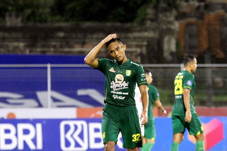 Pemain Persebaya Surabaya Rizky Ridho saat pertandingan pekan 19 Liga 1 2021-2022 melawan PSM Makassar yang berakhir dengan skor 2-1 di Stadion I Gusti Ngurah Rai Denpasar, Jumat (14/1/2021) malam.