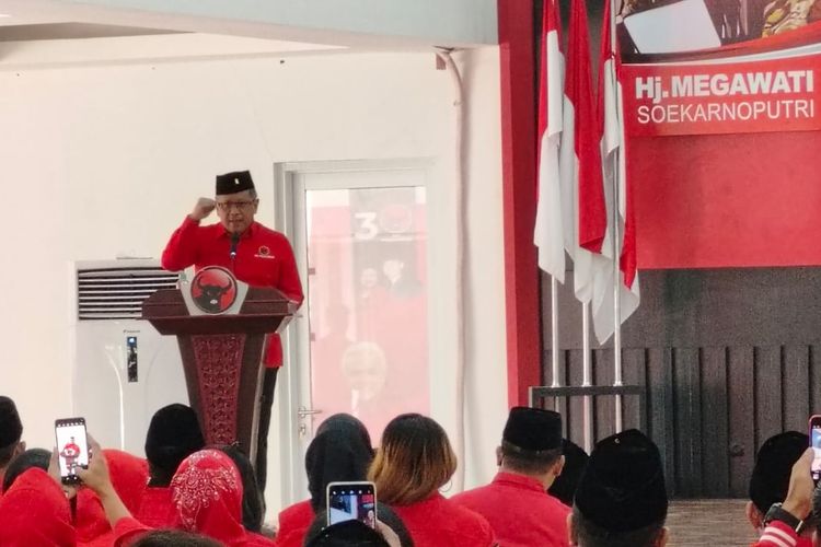 Sekretaris Jenderal PDI-P Hasto Kristiyanto saat membuka Rapat Kerja Daerah (Rakerda) III PDI-P Provinsi Banten, di Kantor DPD PDI-P Banten, Serang, Minggu (10/9/2023).