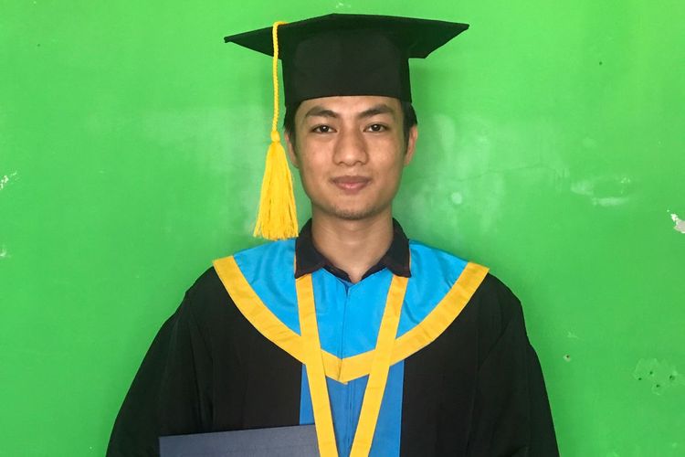 Rahmad Abdul Gani (22 tahun), mahasiswa Ilmu Ekonomi Unisba yang lulus cumlaude. Gani merupakan anak dari pedagang kecil yang membutuhkan usaha keras untuk bisa kuliah dan lulus. 