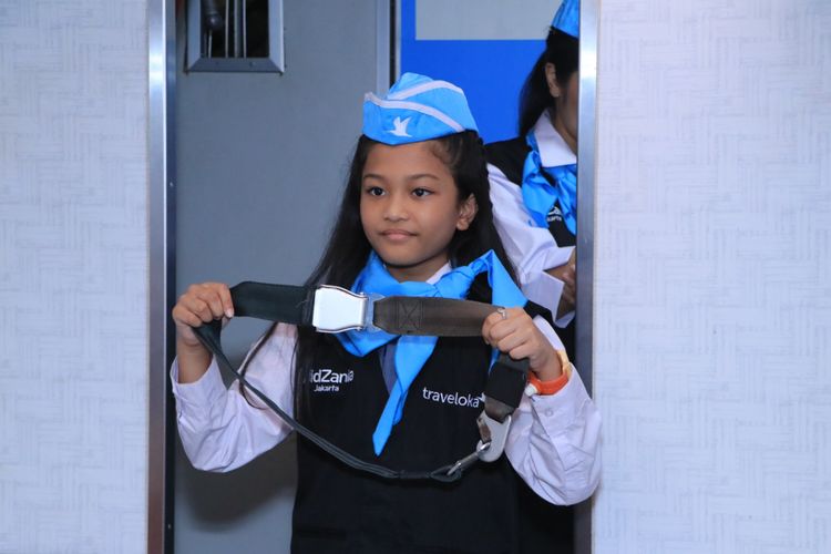 Ilustrasi pengunjung mencoba wahana Traveloka Flight Academy di KidZania Jakarta di Jakarta Selatan.