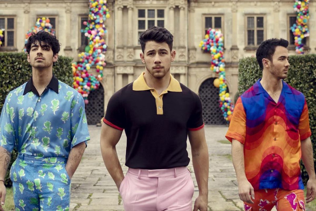 Joe, Nick, dan Kevin Jonas, tiga bersaudara yang tergabung dalam grup band Jonas Brothers.