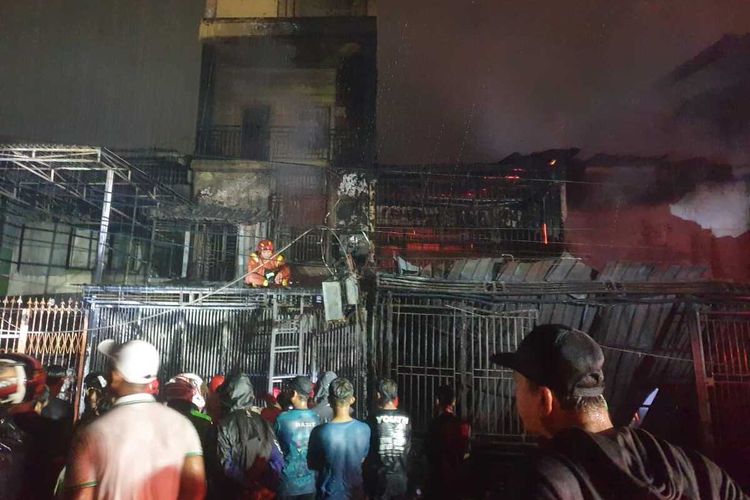 Minimarket di Jl Andi Tonro Makassar Terbakar Saat Tahun Baru 2026, Diduga Karena Petasan