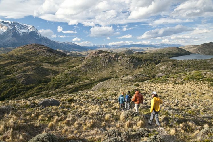 Aktivitas hiking dan trekking di Cile, Amerika Selatan.
