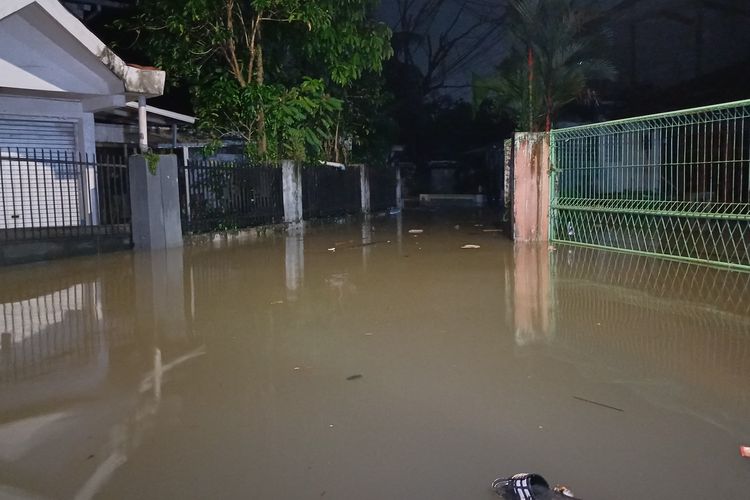 Penampakan banjir di Jalan Sepat, Kelurahan Kebagusan, Pasar Minggu, Jakarta Selatan, Rabu (3/4/2024).