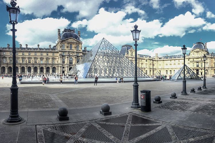 Museum Louvre di Paris, Perancis.