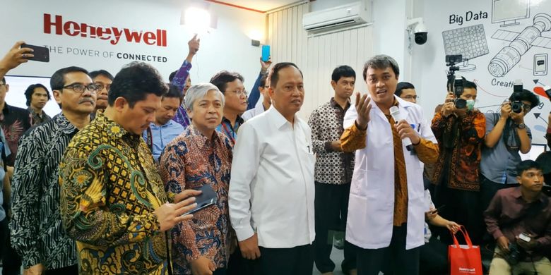 Honeywell dan UGM meresmikan laboratorium teknologi simulasi canggih dilengkapi AR/VR di Fakultas Teknik UGM (28/11/2018) di Yogyakarta.
