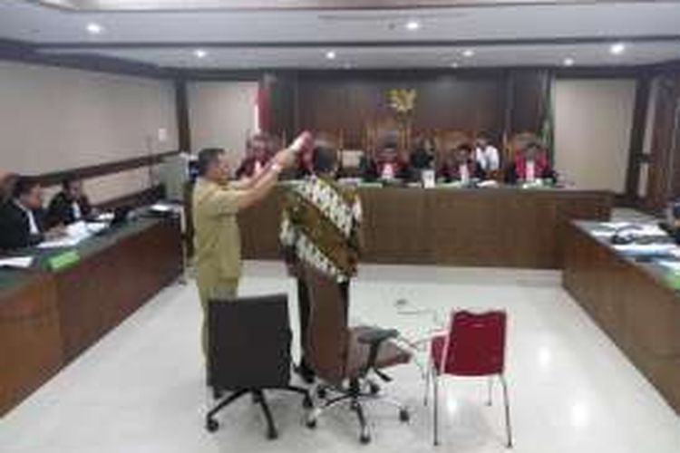 Mantan Sekretaris Mahkamah Agung (MA), Nurhadi, menjadi saksi dalam kasus suap atas terdakwa panitera Pengadilan Negeri Jakarta Pusat, Edy Nasution. Sidang digelar di Pengadilan Tipikor, Jakarta, Rabu (26/10/2016).