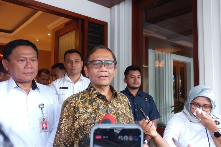 Menteri Koordinator Bidang Politik, Hukum, dan Keamanan (Menko Polhukam) Mahfud MD di Kantor Kemenko Polhukam, Jakarta, Kamis (19/1/2023).