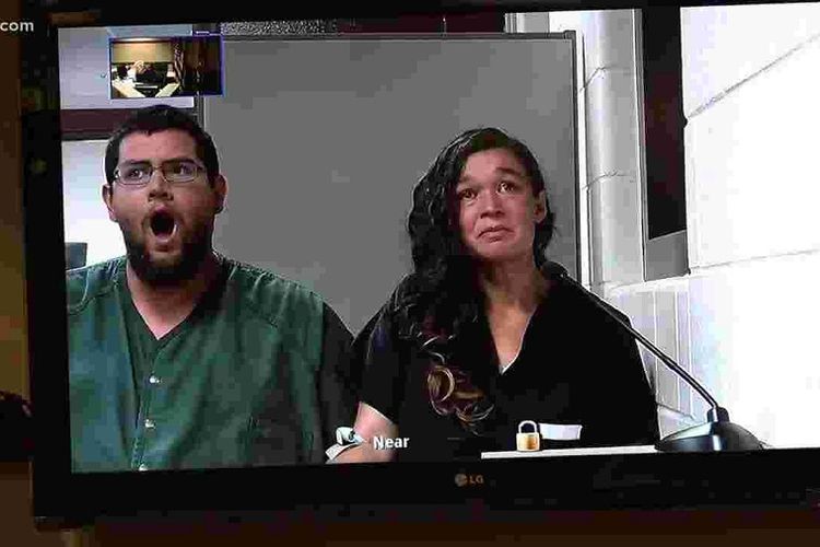 Seth Welch (kiri) dan Tatiana Fusari terkejut ketika hakim membacakan dakwaan beserta dengan ancaman bahwa mereka bisa dipenjara seumur hidup. Pasangan itu ditangkap setelah bayi mereka yang berusia 10 bulan tewas akibat malnutrisi dan dehidrasi.