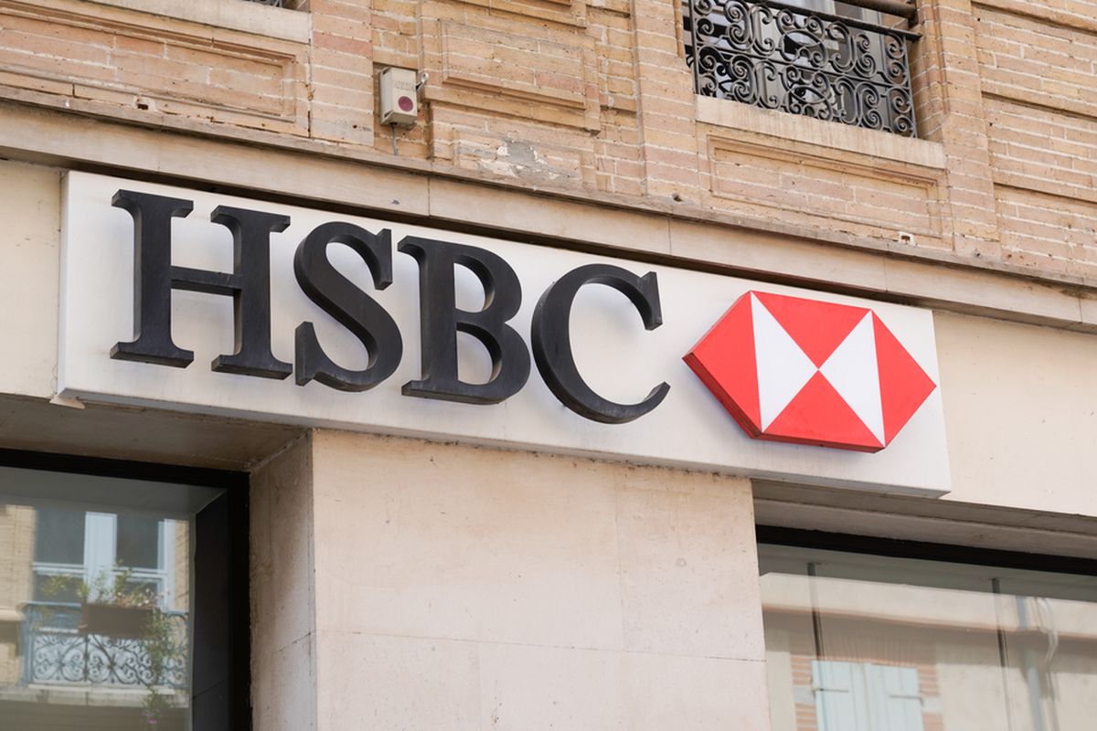 Logo bank HSBC. HSBC adalah bank terbesar di Eropa.
