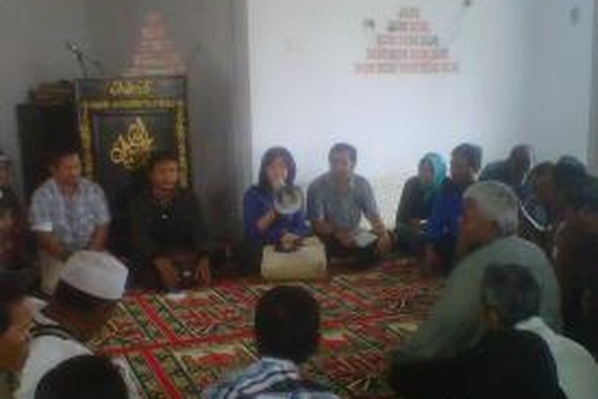 Dialog warga Taman Burung, Pluit dengan anggota Komnas Ham, Selasa (17/12/2013).