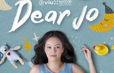 Serial Dear Jo dibintangi Stefan William, Yesaya Abraham, dan Anggika Sri Bolsterli.