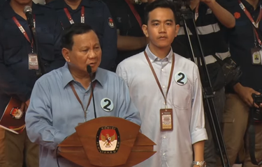 Pasangan Capres dan Cawapres Prabowo-Gibran memberikan pernyataannya usai mendapatkan nomor urut dua (2) di Kantor Komisi Pemilihan Umum (KPU), di Jakarta, Selasa (14/11/2023).