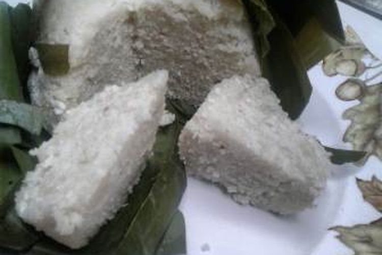 Growol, makanan khas Kulon Progo yang berbahan dasar ketela atau singkong menjadi makanan alternatif pengganti nasi.
