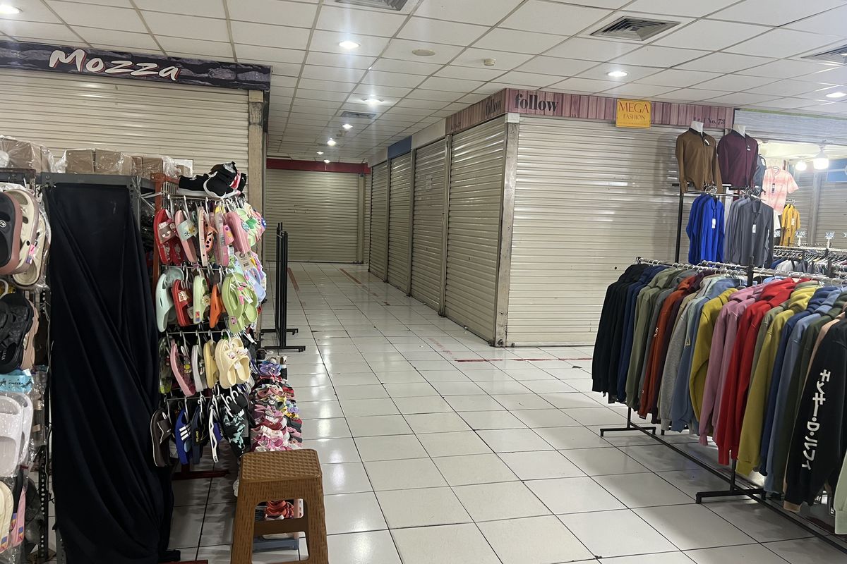 Kondisi PGB Kota Bogor yang sepi pengunjung dan sebagian toko memilih tutup, Minggu (28/1/2024).