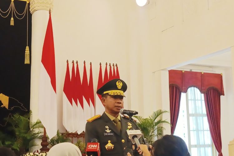 Panglima Tentara Nasional Indonesia (TNI) Jenderal Agus Subiyanto memberikan keterangan pers usai dilantik di Istana Negara, Jakarta, Rabu (22/11/2023).