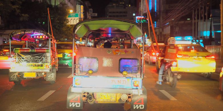 Kota Pattaya di Thailand pada malam hari.
