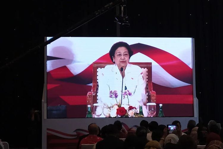 Ketua Dewan Pengarah Badan Pembinaan Ideologi Pancasila (BPIP) Megawati Soekarnoputri saat menghadiri acara Seminar Nasional Badan Pengarah Ideologi Pancasila (BPIP) Gerakan Semesta Mencegah Stunting di Dharmawangsa, Jakarta Selatan, Kamis (16/2/2023). 