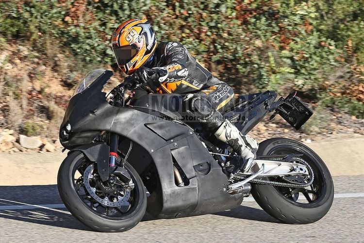 KTM RC8C tertangkap kamera sedang tes jalan