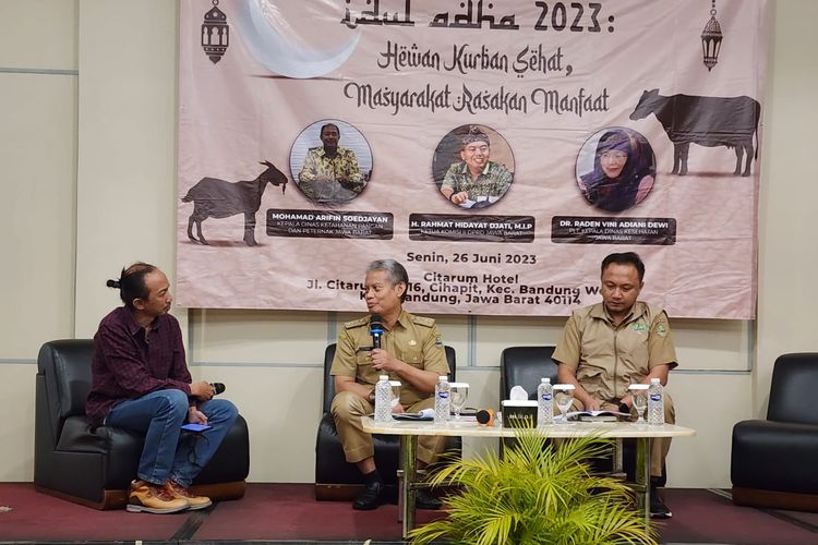 Kepala Unit Pelaksana Teknis Dinas (UPTD) Rumah Sakit Hewan (RSH) Dinas Ketahanan Pangan dan Peternakan (DKPP) Jawa Barat (Jabar) Yoni Darmawan di acara diskusi di Hotel Citarum, Bandung, Senin (26/6/2023).
