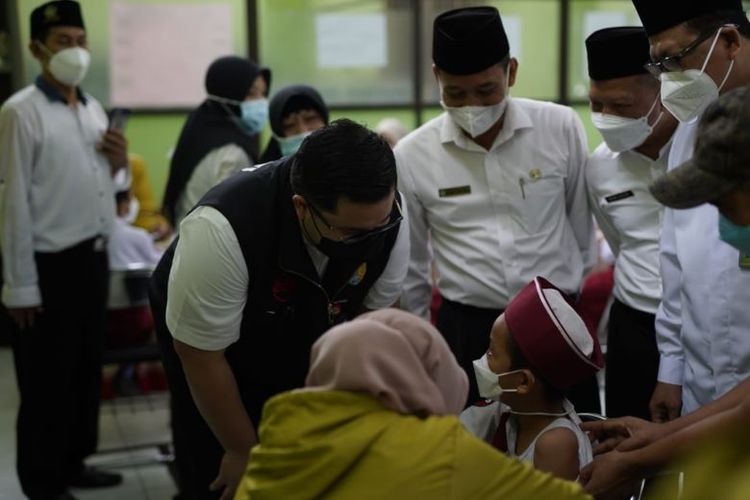 Vaksinasi anak usia 6-11 tahun di Kabupaten Kediri berjalan lancer. Foto diambil pada Senin (20/12/2021)