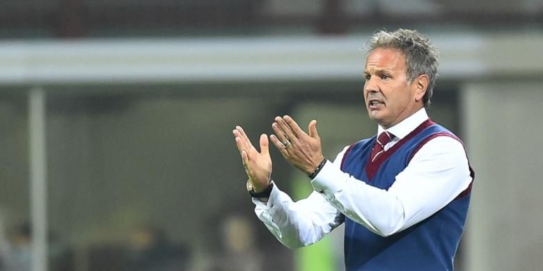 Sinisa Mihajlovic semasa masih melatih Torino pada 2016.