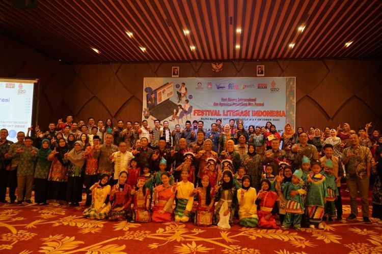 FLI tahun ini digelar di Kabupaten Kubu Raya, Kalimantan Barat, 28 September ? 1 Oktober 2022 dengan mengusung tema Transformasi Literasi dalam Konteks Merdeka Belajar.