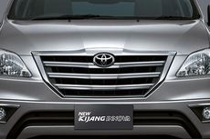 Aksi Mobil Keluarga Toyota Kijang Innova