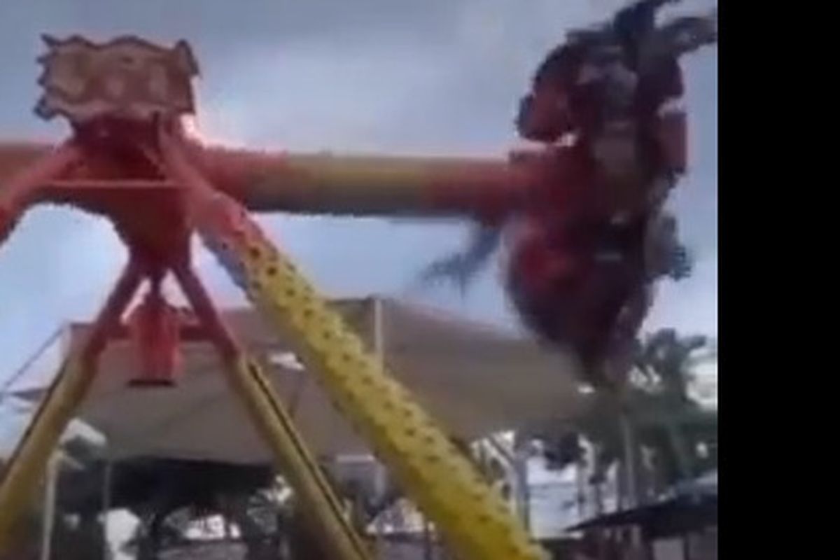 Tangkapan layar video bocah terlempar dari wahana Pendulum 360 Jatim Park 1, Kota Batu, Jawa Timur.