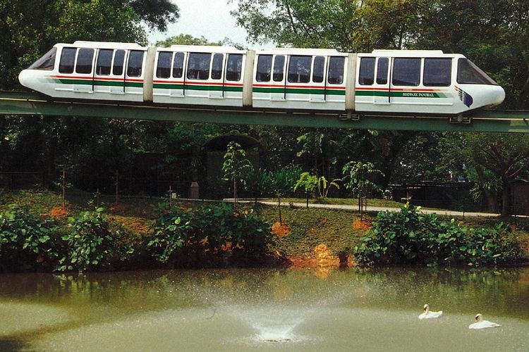 Wahana Panorail di Jurong Bird Park Singapura.