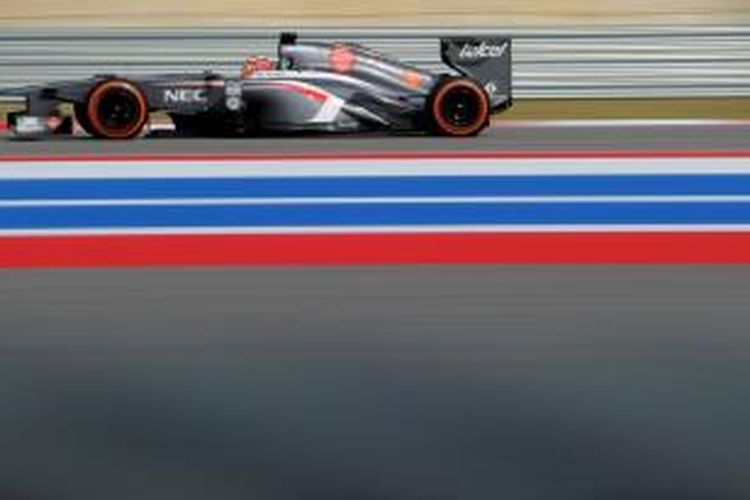 Pebalap Sauber asal Jerman, Nico Hulkenberg memacu mobilnya di Sirkuit The Americas pada sesi kualifikasi GP Amerika Serikat, Sabtu (16/11/2013).