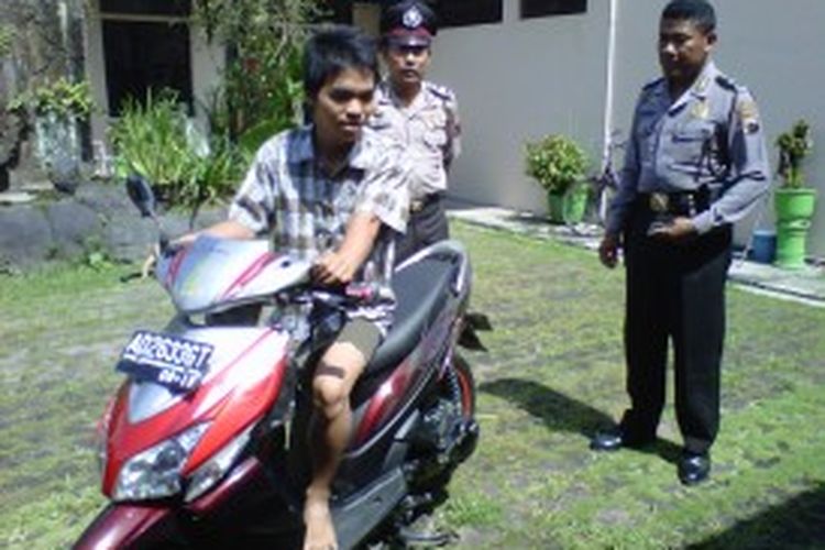 Pencuri motor tertangkap di Polsek Pasar Kliwon Solo, Selasa (2/7/2013).