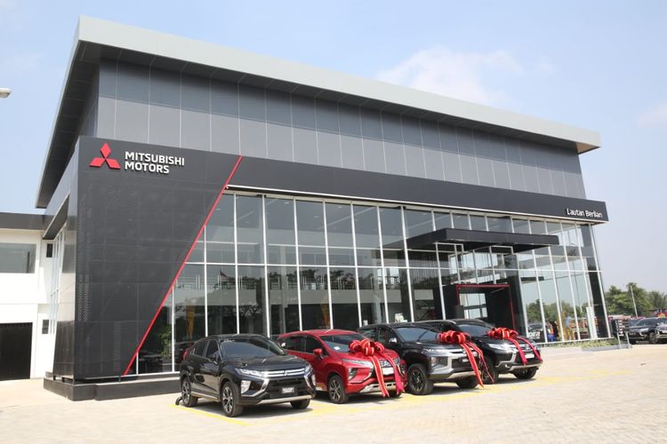 Peresmian diler Mitsubishi, PT Lautan Berlian Utama di Palembang, Sumatera Selatan, Kamis (5/9/2019)