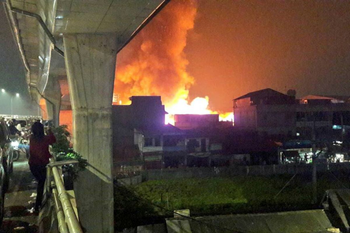 Pasar Kebayoran Lama terbakar pada Kamis (22/6/2017) dini hari.