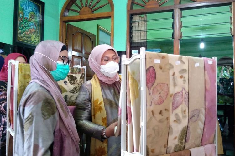 Menteri Ketenagakerjaan RI, Ida Fauziyah saat kunjungan kerja di Kecamatan Bukateja, Purbalingga, Jawa Tengah, Senin (3/5/2021).