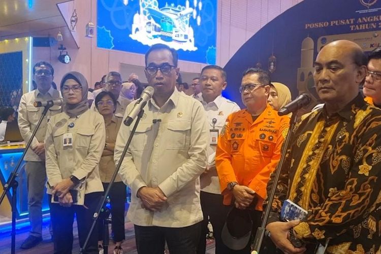 Menteri Perhubungan (Menhub) Budi Karya Sumadi saat membuka Posko Angkutan Lebaran 2024 di kantornya, Rabu (3/4/2024).