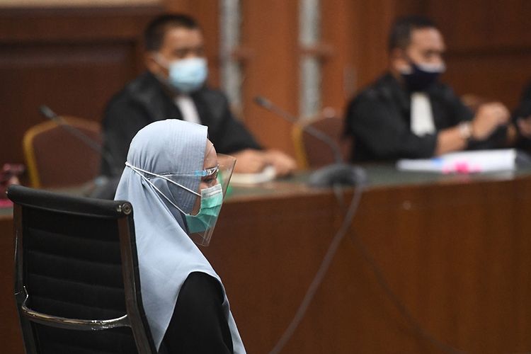 Terdakwa kasus dugaan suap dan gratifikasi pengurusan fatwa Mahkamah Agung (MA) Djoko Tjandra, Pinangki Sirna Malasari mengikuti sidang lanjutan di Pengadilan Tipikor, Jakarta, Rabu (30/9/2020). Sidang itu beragenda mendengarkan eksepsi atau nota pembelaan terdakwa atas dakwaan jaksa penuntut umum.