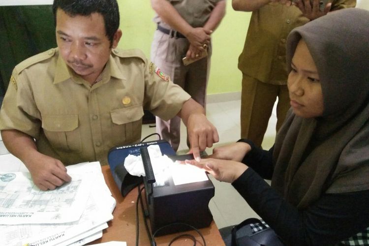 Perekaman KTP elektronik di Kantor Dinas Kependudukan dan Pencatatan Sipil (Disdukcapil) Kabupaten Kotawaringin Barat