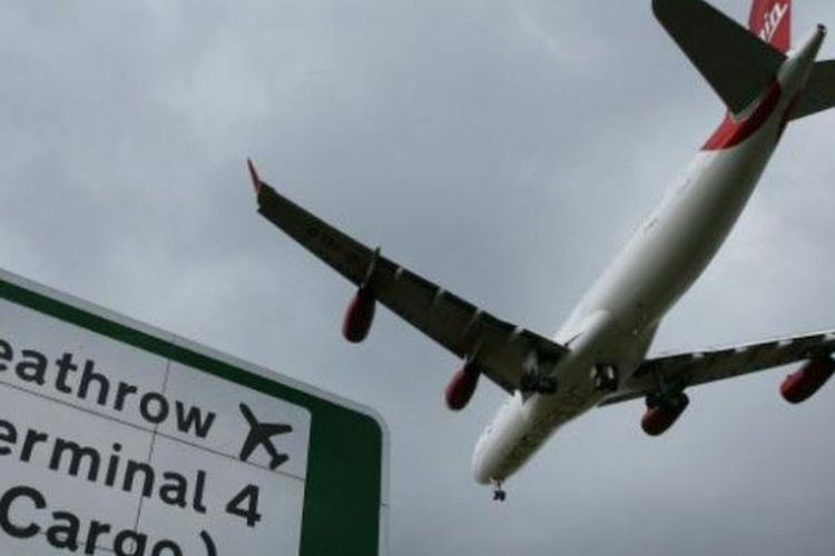 Bandara Heathrow, London.