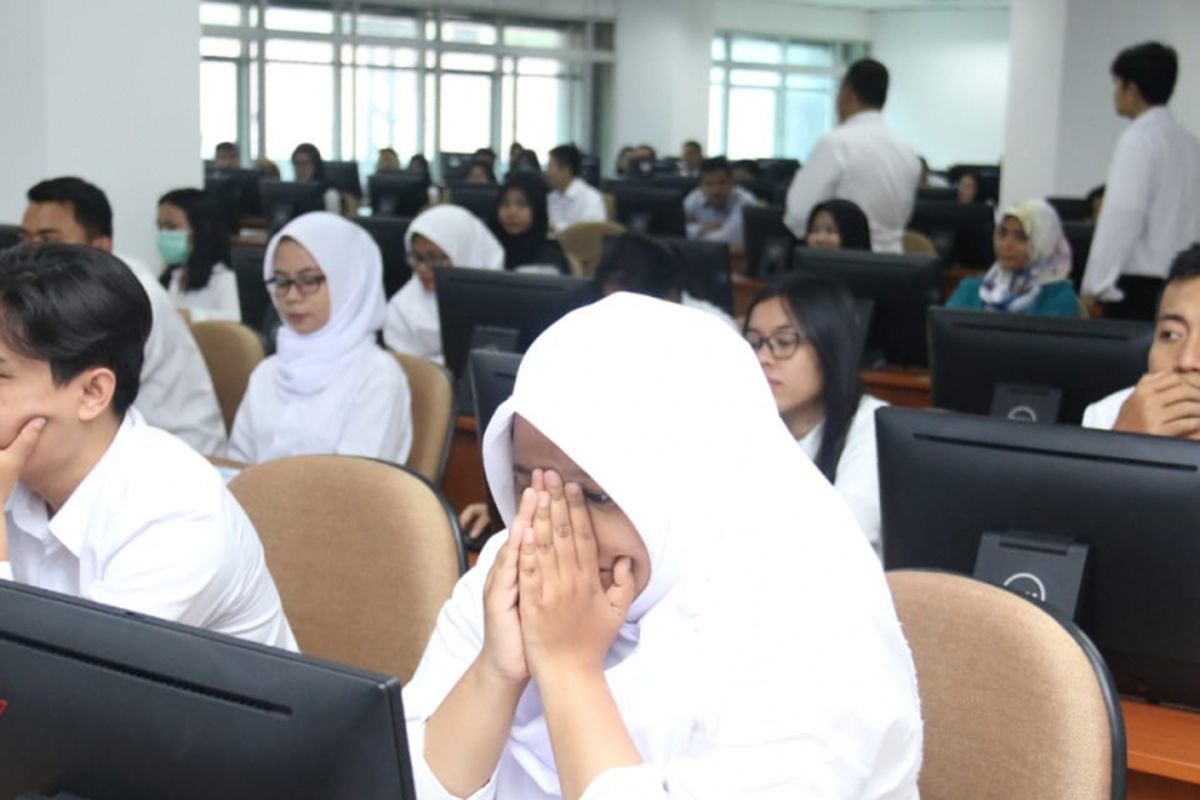 Tes SKD berbasis CAT yang digelar selama dua hari sejak Selasa (6/11/2018) di Kantor Badan Kepegawaian Negara diikuti oleh kurang lebih 898 peserta yang dibagi menjadi tiga sesi selama dua hari hingga Rabu (7/11/2018)