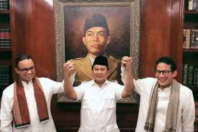 Prabowo Subianto bersama calon gubernur DKI Anies Baswedan dan calon wakil gubernur DKI Sandiaga Uno.
